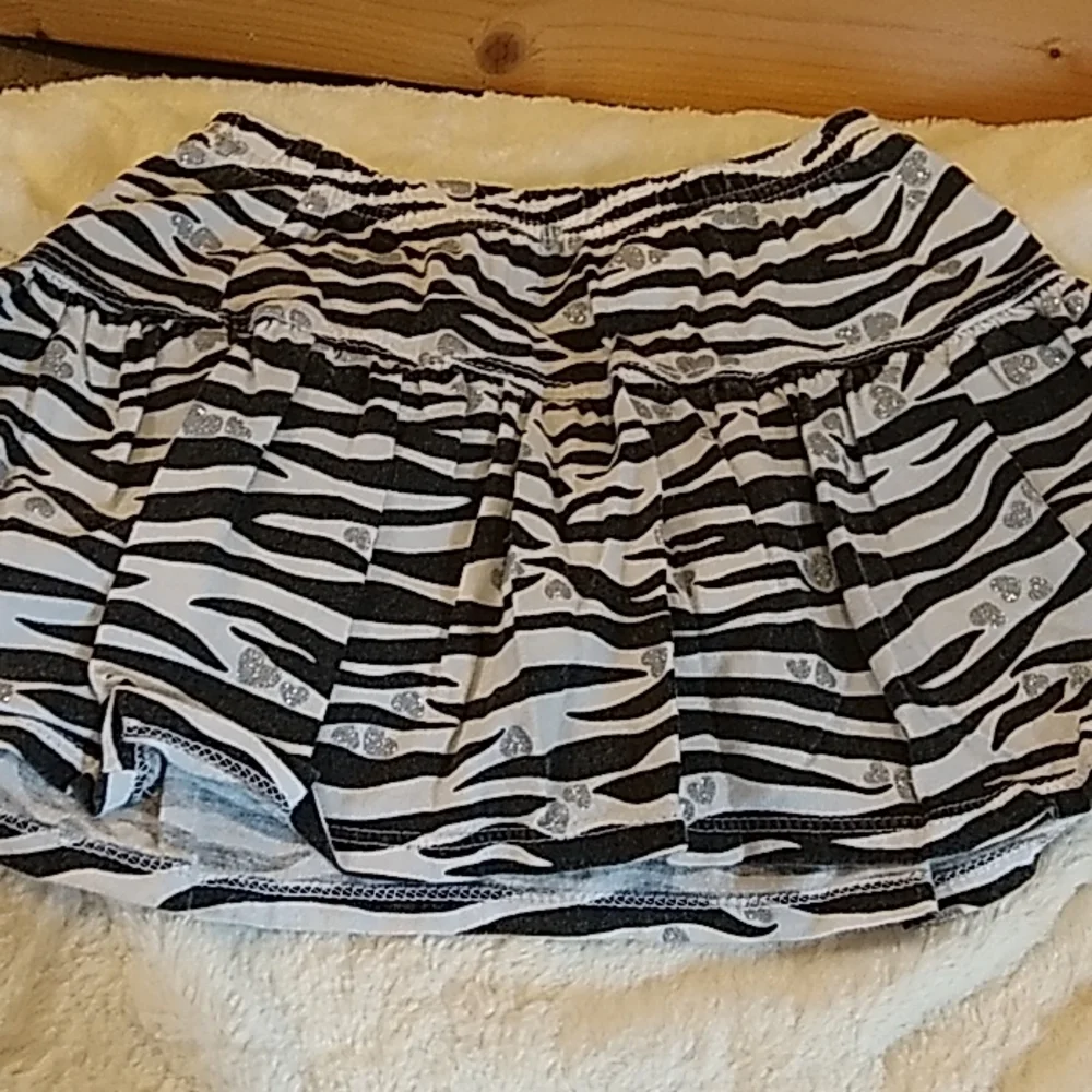 Girls 5T bundle Summer Dress skort skirts tee shirt with leggings pre-owned
